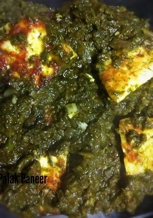 A picture of Palak paneer.