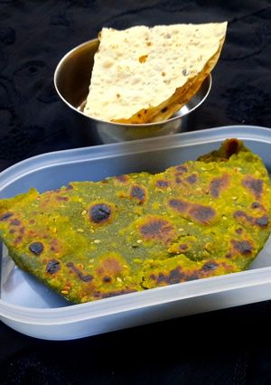 A picture of Palak paratha.