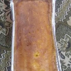 A picture of Plane cake, fruit cake.