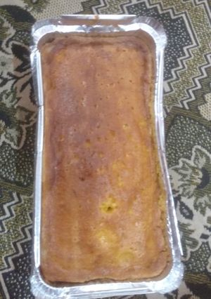 A picture of Plane cake, fruit cake.