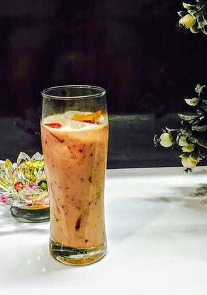 A picture of Plum peach coconut smoothie.