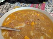 Una foto de sopa picadillo
