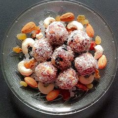 A picture of Dry fruits Ladoo.