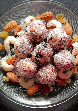 A picture of Dry fruits Ladoo.