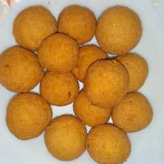 A picture of Tahu bulat.