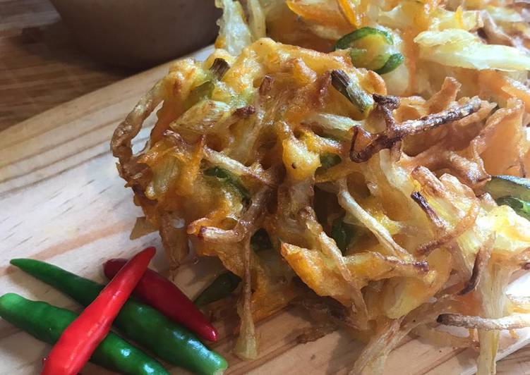 Step-by-Step Guide to Prepare Speedy Bakwan sayur - Veggie fritters