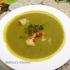 A picture of Lemony Curried Cauliflower Soup.