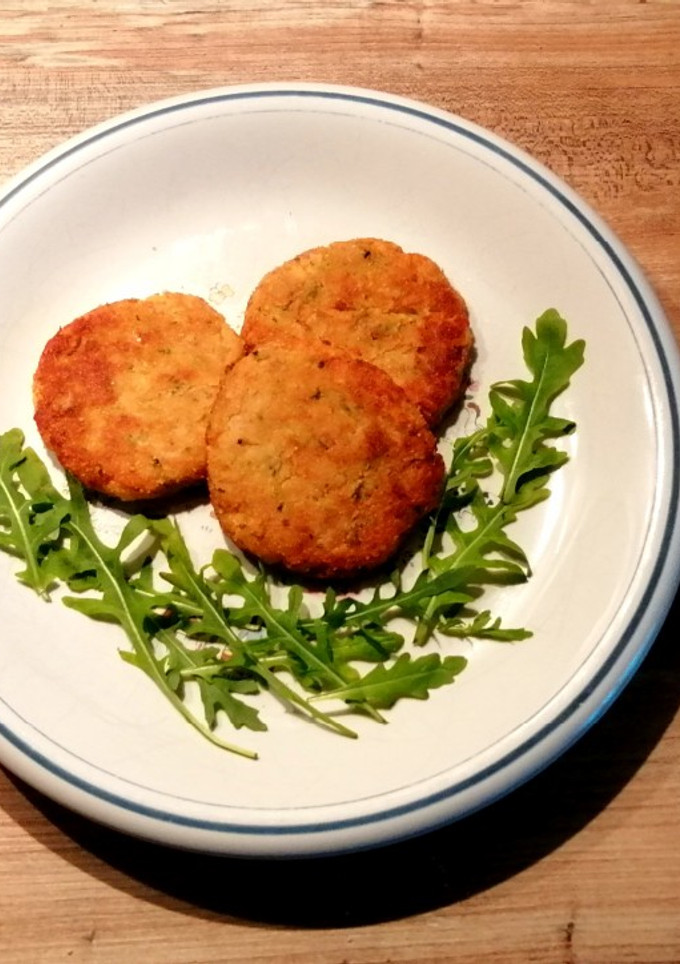 Una foto de Tortitas de atún y patata, tan suaves que se deshacen en tu boca