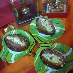 A picture of Rabdi gulabjamun.
