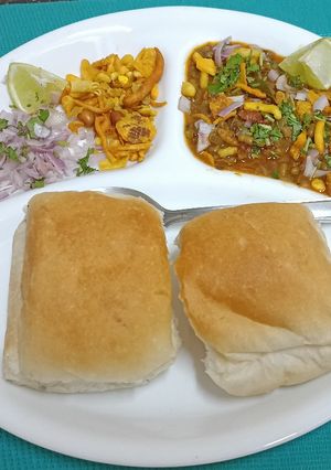 A picture of Misal Pau.