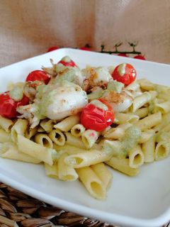 Una foto de Macarrones con sepietas y salsa de brócoli y nueces