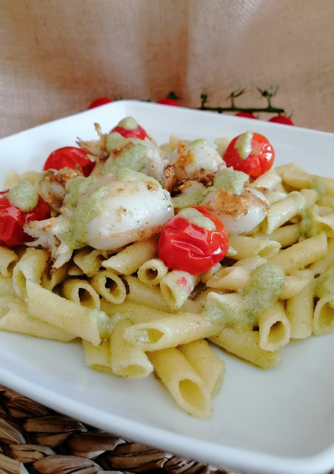 Una foto de Macarrones con sepietas y salsa de brócoli y nueces