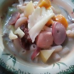 A picture of "sopas".