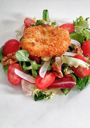 Une photo de Salade végétarienne croustillante