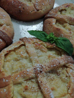 Una foto de Tartaletas de la abuela con ricotta y pera (Receta italiana)