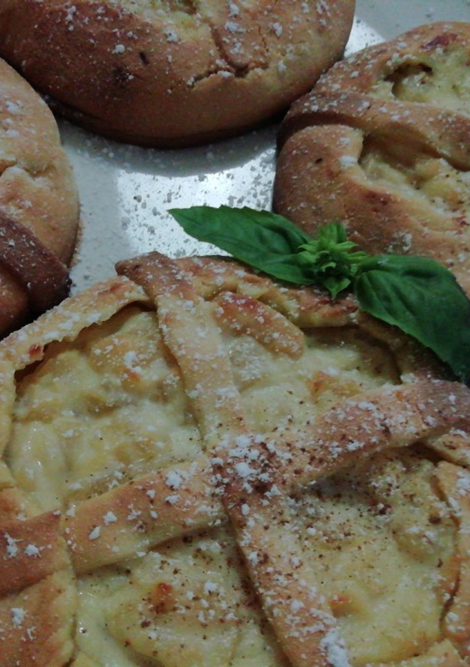 Una foto de Tartaletas de la abuela con ricotta y pera (Receta italiana)