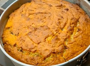 Una foto de Torta de avena, banano y arándanos