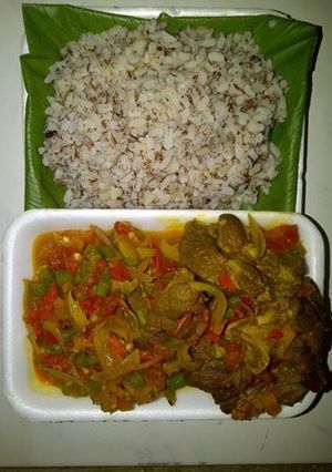 A picture of Goat meat sauce and ofada rice.