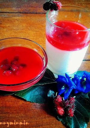 รูปของ Mulberry Panna cotta