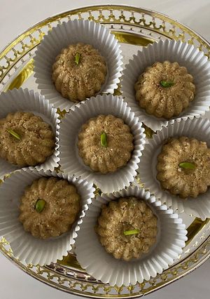 A picture of Quinoa ladoo.