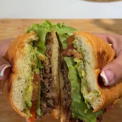 A picture of Tortas de carne asada.