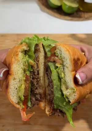 A picture of Tortas de carne asada.