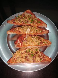 ब्रेड पिज़्ज़ा (bread pizza recipe in hindi) रेसिपी मुख्य फोटो