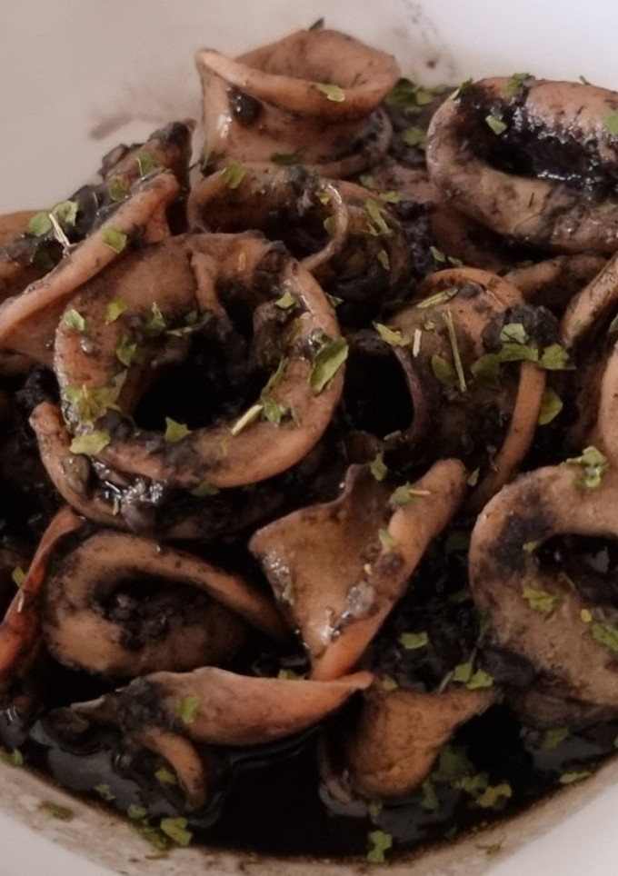 Una foto de Calamares en su tinta