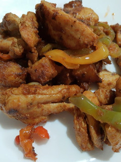 Una foto de Pollo salteado