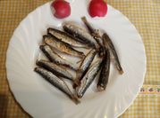 Una foto de boquerones congelados
