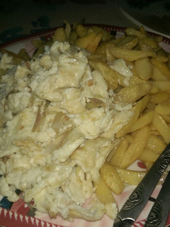 A picture of Chips wit scrambled egg.