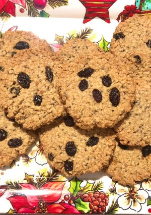 A picture of Oatmeal Chia Cookies with Raisins.