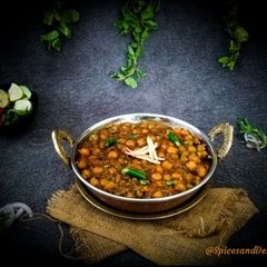 A picture of Pindi Chole/Pindi Chana Masala.