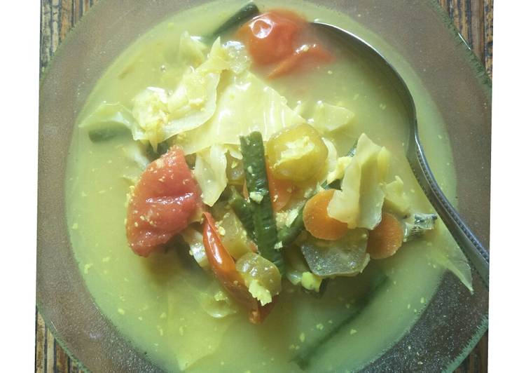 Proses Menyiapkan Sayur Asem Sederhana Lezat