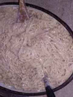 Una foto de Fideos con atún y crema, rinde 5 porciones