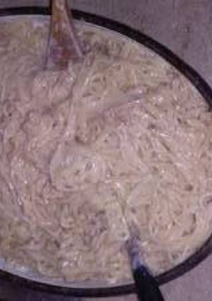 Una foto de Fideos con atún y crema, rinde 5 porciones