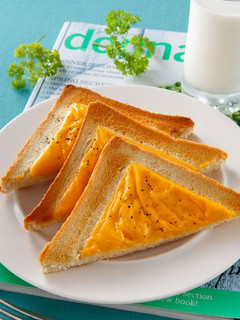 【家樂福廚房】高鈣料理》起司厚片吐司 的食譜成品照片