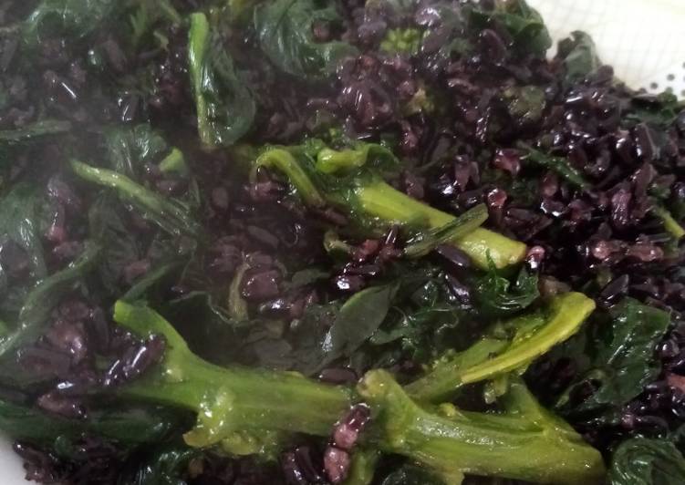 Riso venere con cime di rapa e spinaci