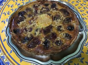 Une photo de Tarte aux prunes crème de pistache