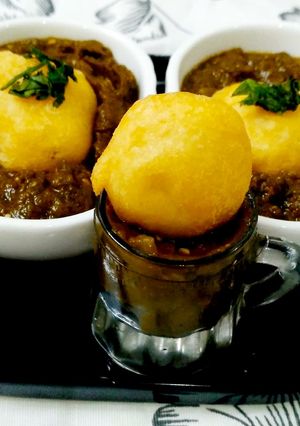 A picture of Spinach Bhalle Curry.