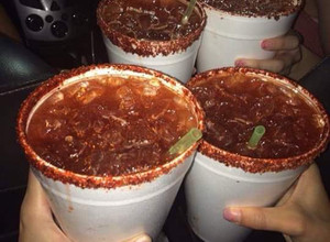 Una foto de Ricas micheladas
