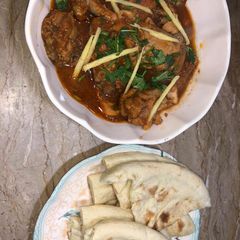 A picture of Chicken Kadahi with tandoori roti.