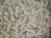 Una foto de pasta de tornillo al cilantro