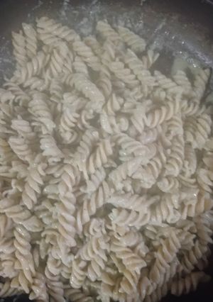 Una foto de Pasta fusilli en crema poblana 🇲🇽🥰