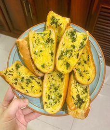 bánh mì bơ tỏi