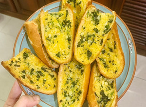 Hình của món Bánh mì bơ tỏi (nồi chiên không dầu).