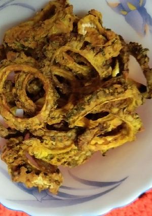 A picture of Karela Chips in Air Fryer.