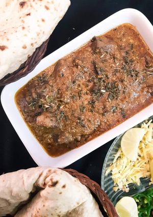 A picture of Kaleji Masala with Naan.