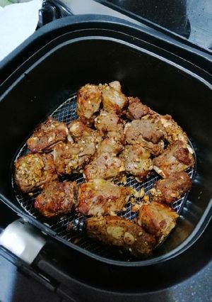 รูปของ ซี่โครงหมูกระดูกอ่อนทอดกระเทียม​ (หม้อทอดไร้น้ำมัน)​