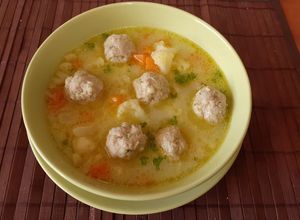 Karfiolleves húsgombóccal recept fotója